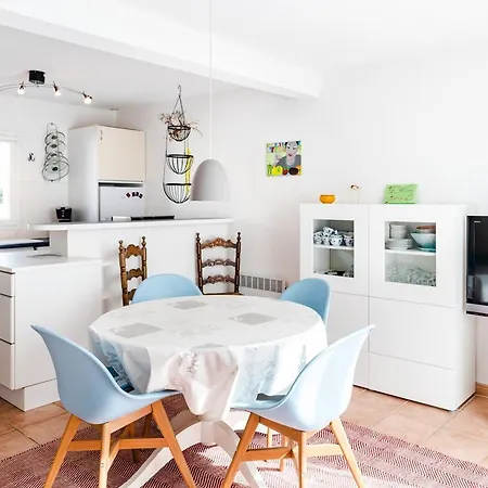 فيلة 4 Pieces Lumineuse Avec Terrasse, Garage, 6 Couchages, Proche Et Commerces, Narbonne-plage - Fr-1-409-19 *