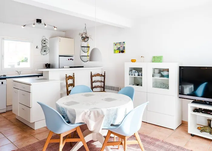 فيلة 4 Pieces Lumineuse Avec Terrasse, Garage, 6 Couchages, Proche Et Commerces, Narbonne-plage - Fr-1-409-19 *