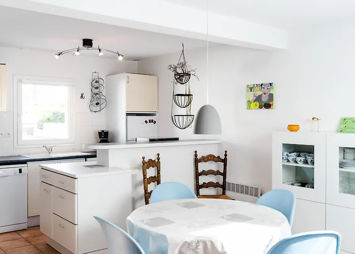 فيلة 4 Pieces Lumineuse Avec Terrasse, Garage, 6 Couchages, Proche Et Commerces, Narbonne-plage - Fr-1-409-19 ناربون